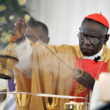 サラ枢機卿「手による聖体拝領は教会に対する『悪魔的攻撃』の一つ」（英The Tablet誌より）