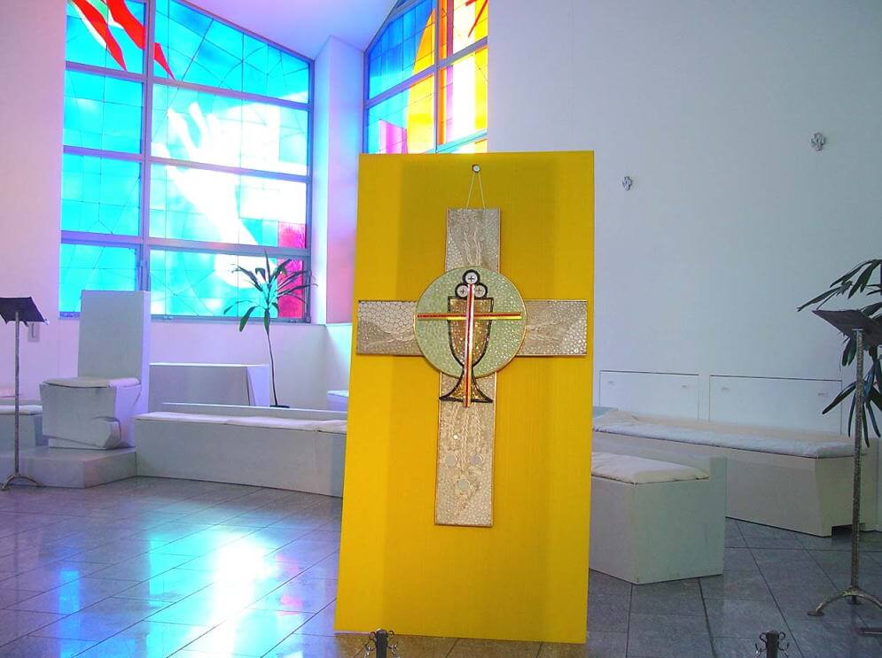 シンボルのついた十字架