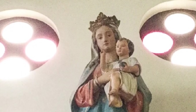 カトリック清水教会の聖母子像
