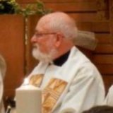 ウィリアム・グリム神父は聖体拝領のために跪く外国人信徒をいまだ拒絶している（2019年10月）