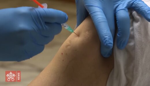 バチカン保護施設のホームレスの人たちにも新型コロナワクチンを接種